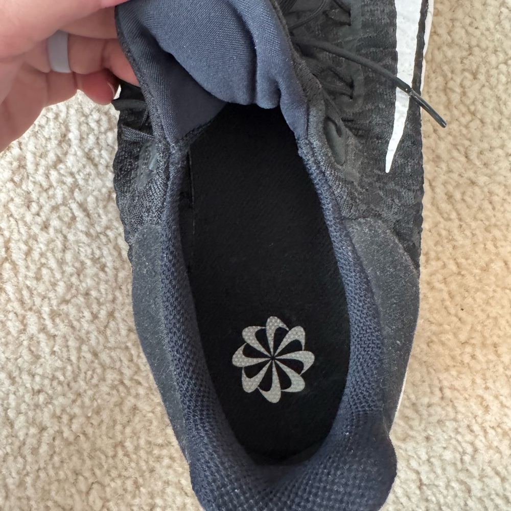 Nike Black and White Running Shoes - Picture 4 of 6